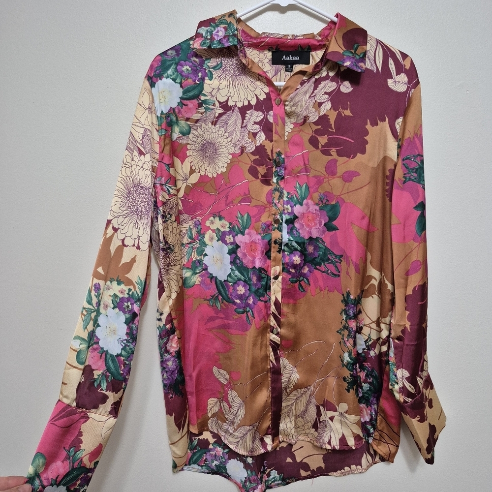 Aakaa Women’s Floral Satin Button Down Shirt Blouse Boho Festival Size Small - Picture 2 of 5